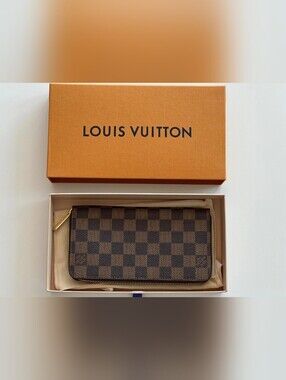 Louis Vuitton Damier Zippy Wallet